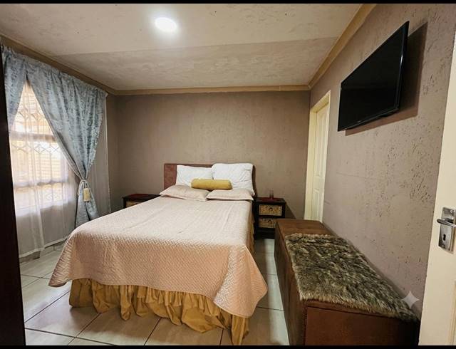 3 BEDROOM HOUSE FOR SALE IN VANDERBIJLPARK CE 4